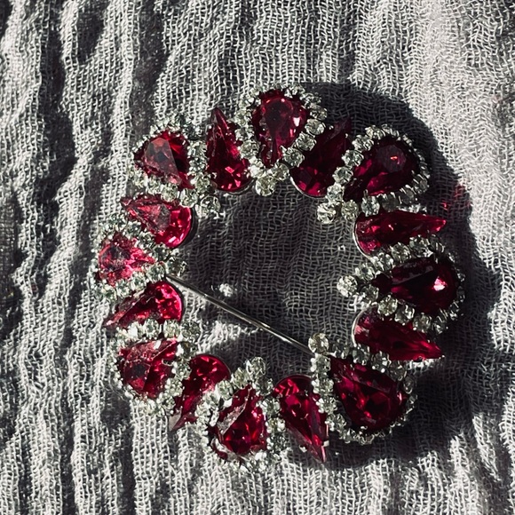 Vintage Weiss signed Fuchsia brooch. Glamorous and elegant! 1950’s Rare! - Picture 3 of 3